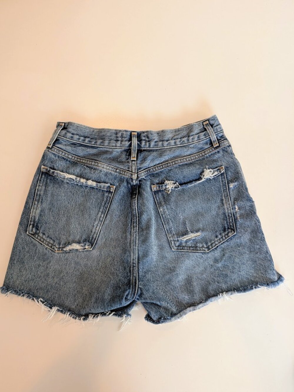 AGOLDE Dee Ultra High Rise Cutoff Shorts in Ricochet - Size 28 - Picture 2 of 8